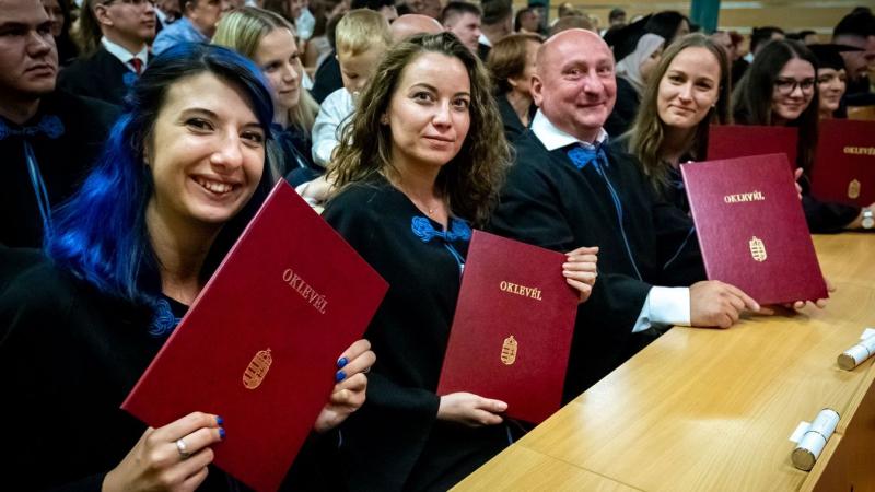 Diplomaosztó ünnepség: Útlevél a szakmai életbe (galéria, videó)