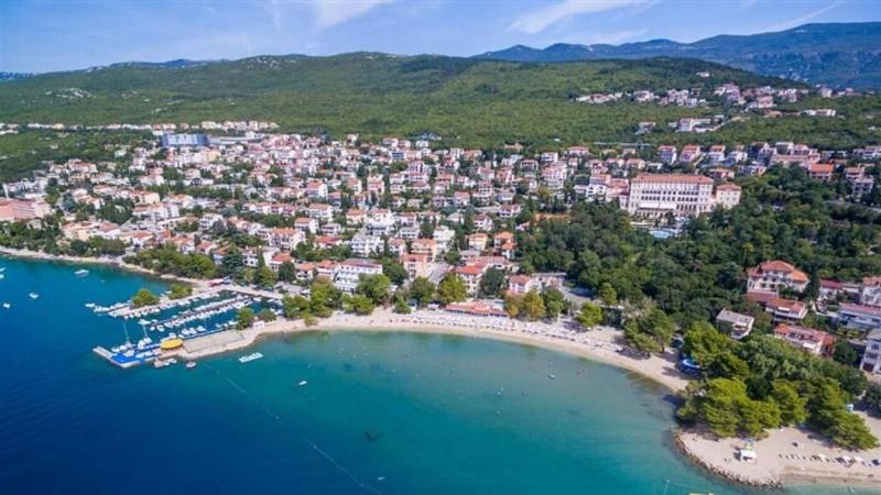 Az önkormányzat szigorú intézkedéseket hozott: ha a strandolók nem tartják be a szabályokat, akkor a személyes holmijukat eltávolítják és a szemétbe dobják.