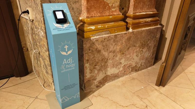 Digitális persely – A Szombathelyi Székesegyházban mostantól bankkártyás adományozásra is van lehetőség!