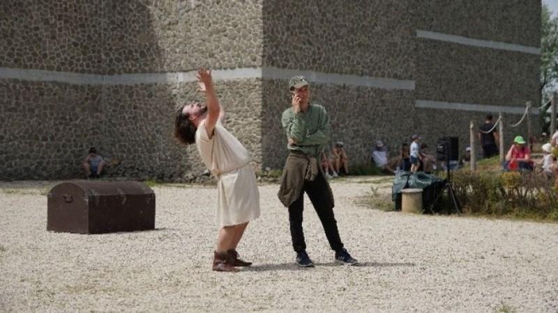 Iseum: A lépcsők mesés komédiája a karnevál varázslatos időszakában.