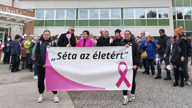 Közös sétát szerveztek a szűrővizsgálatok fontosságának hangsúlyozására, amelyek akár életet is megmenthetnek. (+ videó)