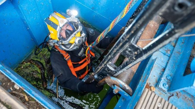Búvárok érkeztek a mohácsi Duna-híd építésének helyszínére, és lenyűgöző munkát végeztek. Az, amit megvalósítottak, valóban figyelemre méltó!
