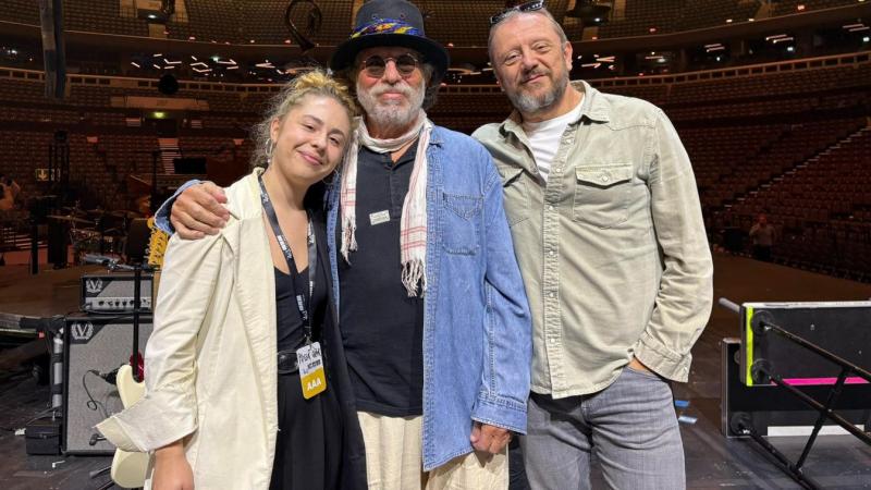 Az egri énekesnő színpadra lépett Presser Gáborral a szombati koncert keretében, ezzel különleges pillanatokat varázsolva a közönség számára.