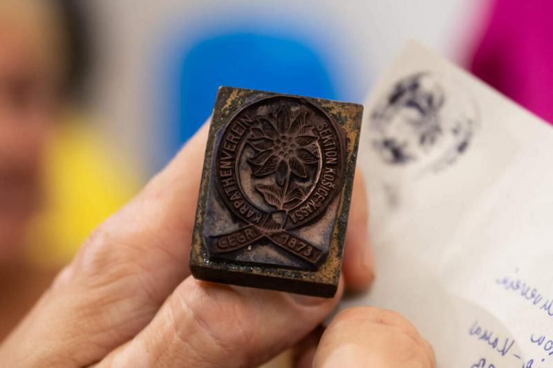 Magyar emlékek a Tátrában: a hagyományok kincse

A Tátra nem csupán lenyűgöző tájával, hanem gazdag kulturális örökségével is bűvöli az idelátogatókat. E festői hegységben számtalan magyar emlék maradt fenn, amelyek a múlt tudását és hagyományait őrzik. A