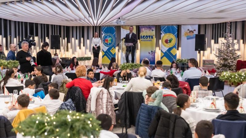 Adventi pályázatot hirdetnek a szociális és gyermekotthonok számára! A pályázat célja, hogy támogassa a rászoruló gyermekeket és fiatalokat, lehetőséget biztosítva számukra, hogy egy különleges karácsonyi élményben részesüljenek. A pályázat keretében a ré