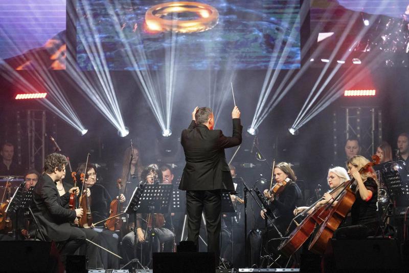 Meglepetésekkel teli botrány robbant ki a budapesti Gyűrűk Ura-koncert után, ahol sok néző átverve érzi magát. Az esemény körüli feszültség és csalódottság egyre nő, hiszen a várakozásokkal ellentétben sokan nem kapták meg azt az élményt, amire számította