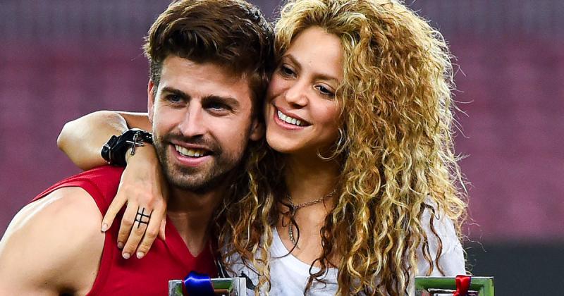 Shakira és Piqué fiacskáik, Sasha és Milan, igazán megnőttek az utóbbi időben. A két fiú ezúttal édesanyjuk mellett állt, amikor a Grammy-gálán megjelentek, és ezzel nemcsak a színpadon, hanem a családi kötelékekben is megmutatták, mennyire összetartóak.