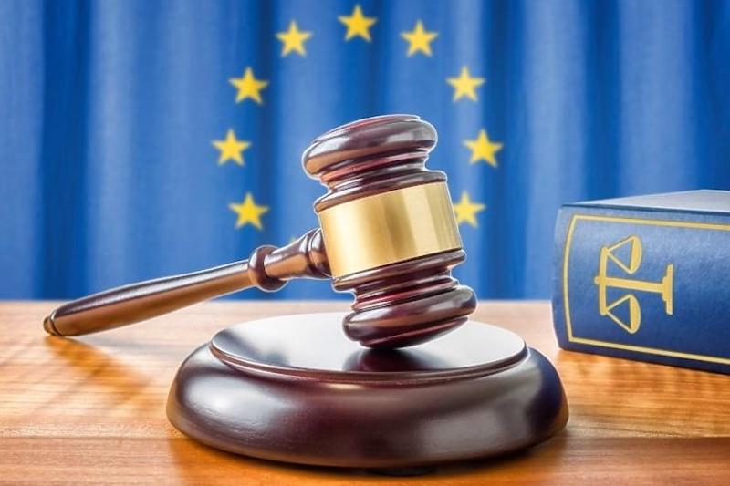 Ha a Gazdasági Versenyhivatal nem lép közbe, akkor Brüsszel jöhet a képbe: a magyar sajtócégek a költségvetési reklámtámogatások ügyében indítanak jogi eljárást, ahol 450 milliárd forint sorsa forog kockán.