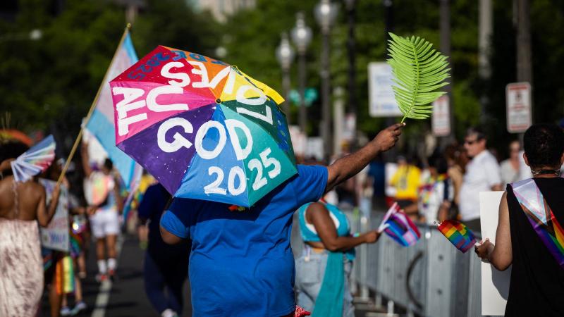 Kettős késelés történt egy washingtoni Pride-rendezvény közelében, és lövések is hallatszottak.