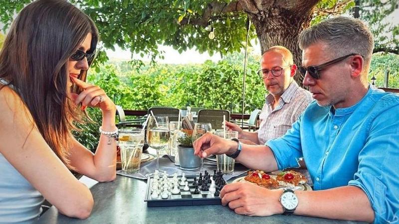 Lentulai Krisztián: Editke véleménye #9

Szeretném kifejezni a gondolataimat Editke legújabb hozzászólásával kapcsolatban. Az ő szavaiban mindig van valami különleges és megfontolt, ami arra ösztönöz, hogy mélyebben elgondolkodjak a témán. Kíváncsi vagyok