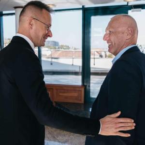 Miért döntött úgy Szijjártó, hogy találkozik Georg Spöttle-lel, aki az orosz titkosszolgálattal való kapcsolatáról ismert?