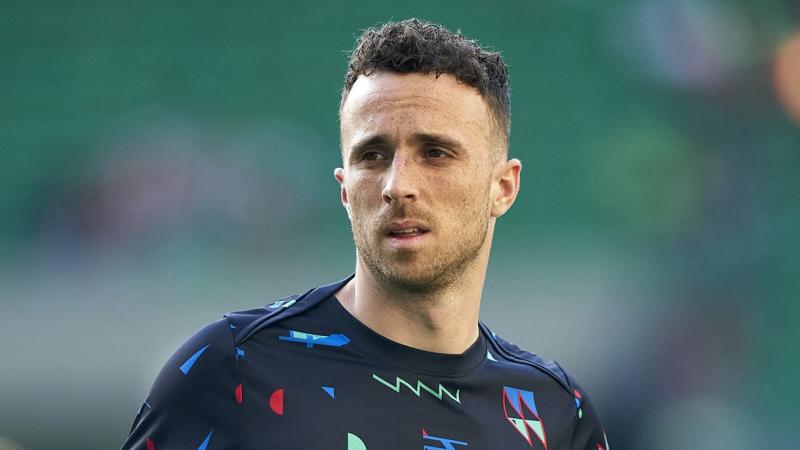 Diogo Jotát és testvérét búcsúztatták el, akik tragikus autóbaleset következtében veszítették életüket. A szertartás sokak számára emlékezetes pillanatokat hozott, ahol a családtagok, barátok és ismerősök osztották meg fájdalmukat és emlékeiket a fiatalok