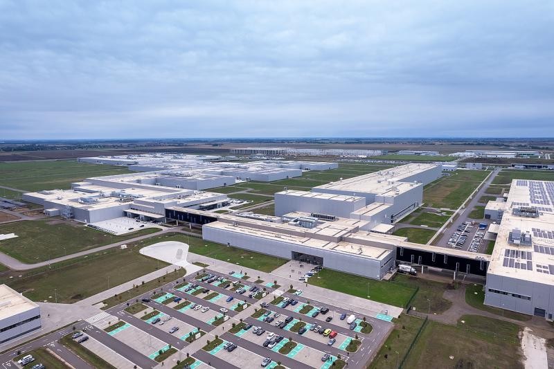 Lángnyelvek csaptak fel a debreceni BMW-üzemben.