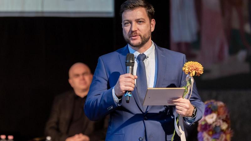 A közmédia nem osztja meg a közvéleménnyel, hogy mennyibe fájtak az MTVA vezetőjének külföldi útjai.