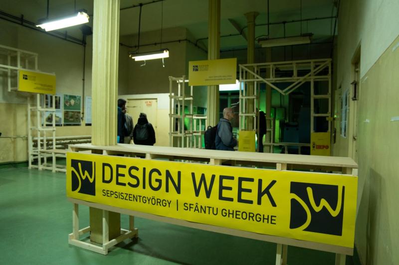 Hálót teremt az idei Design Week | Székelyhon

Az idei Design Week során egy új, kreatív háló szövődik, amely összekapcsolja a tehetségeket, ötleteket és innovációkat. A rendezvény célja, hogy inspiráló környezetet biztosítson a tervezők és művészek számá