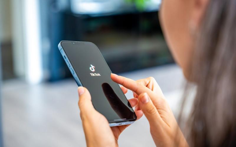 A TikTok áll az európai álhírek éllovasa - a platformon megjelenő bejegyzések közül minden ötödik tartalmaz félrevezető információt.