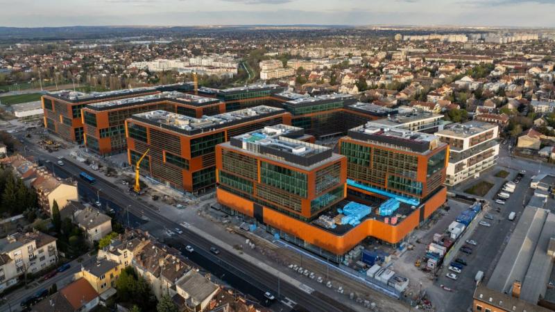 Jövő héten megnyitja kapuit Budapest legfrissebb bevásárlóközpontja, amely izgalmas új lehetőségeket kínál a vásárlók számára. | 24.hu