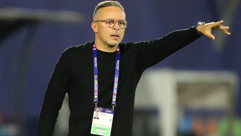 Futballtörténelem új fejezetéhez érkeztünk: egy vezetőedző először kérte a VAR-vizsgálatot, ezzel forradalmasítva a sportág szabályait és a mérkőzések lebonyolítását. A Ranga által vezetett esemény nem csupán egy technikai lépés, hanem a játék szellemiség