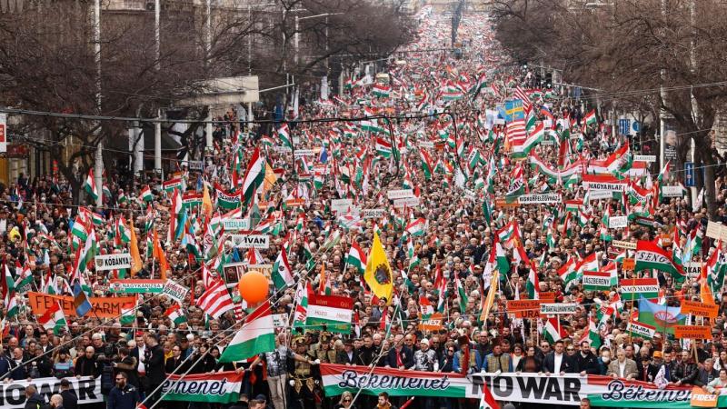 A Békecsúcs előtti békemenet - Orbán Viktor hangsúlyos üzenetet közvetített.