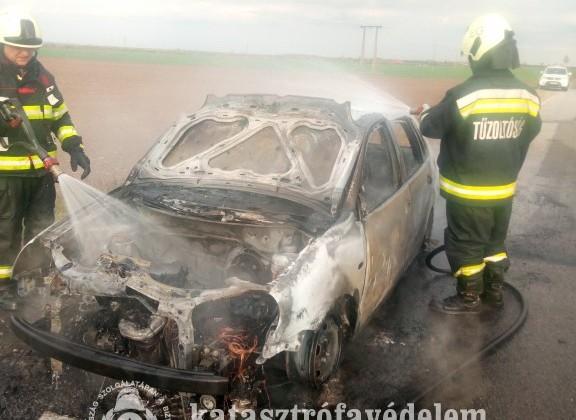 Pénteken hat tűzeset és egy baleset zajlott le, amelynek következtében egy autó teljesen kiégett Füzesabonyban – tudósít az EgerHírek.