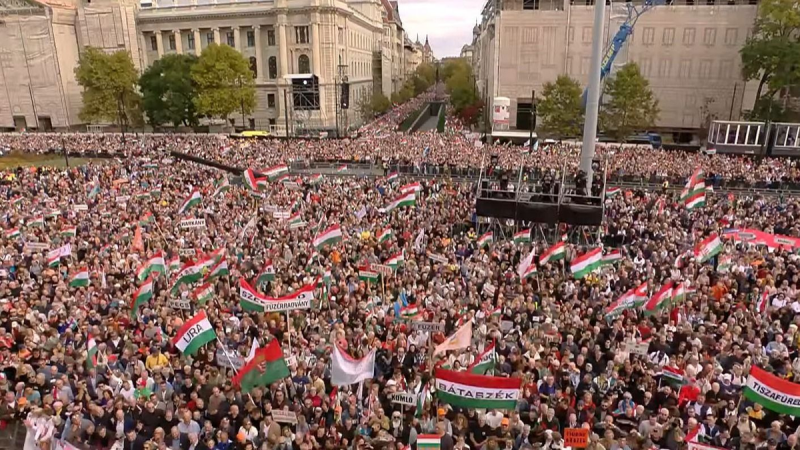 Orbán Viktor nem hivalkodott: a Békemenet még az űrből is jól látható.