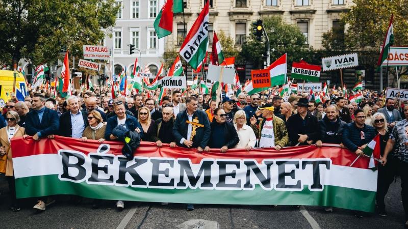 Fantasztikus sikerrel zárult a Békemenet, amely ismét megmutatta a résztvevők elkötelezettségét. Orbán Viktor már újabb béketárgyalások előkészítésére összpontosít. Nézd meg a videót a részletekért!