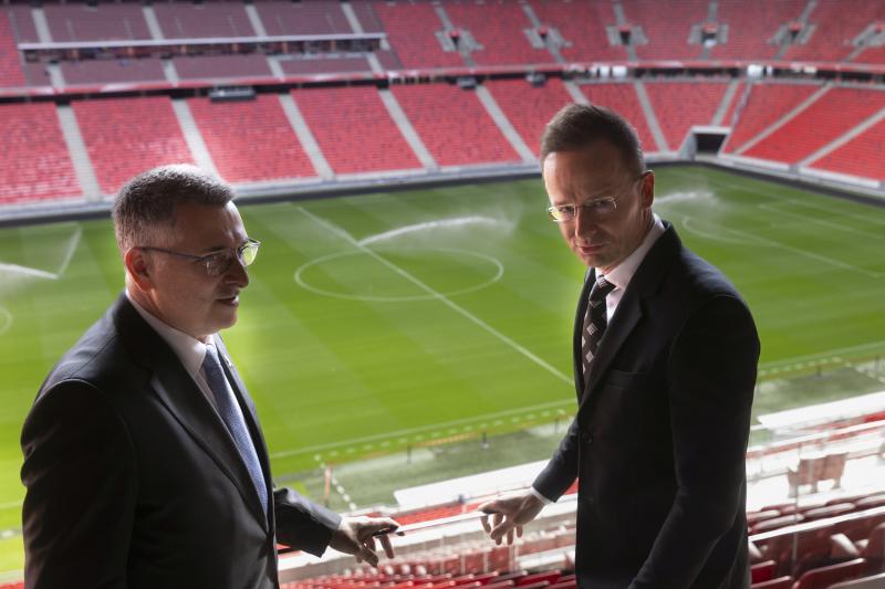 Szijjártó a Puskás Arénában is egyedi módon fejezte ki véleményét, amikor néhány éles nyelvcsapást mért a népirtó izraeli 