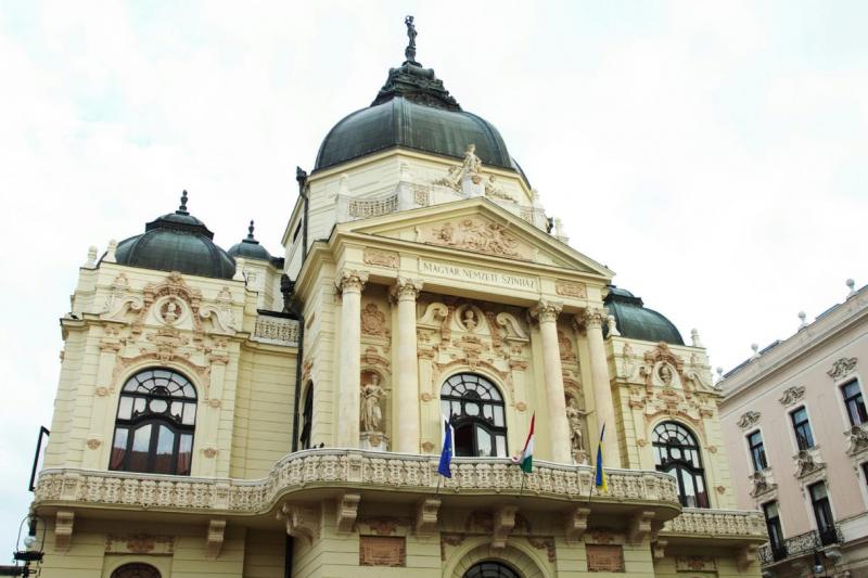 Több nappal a hivatalos bejelentés előtt értesítették a pályázót arról, hogy ki nyeri el a pécsi színház igazgatói posztját.